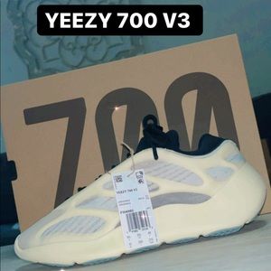 Yeezy 700 V3